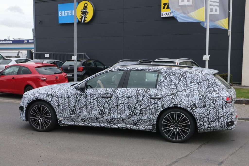 El nuevo Mercedes Clase E familiar, casi a punto 9 Motor16 Mercedes E Wagon 7 Motor16