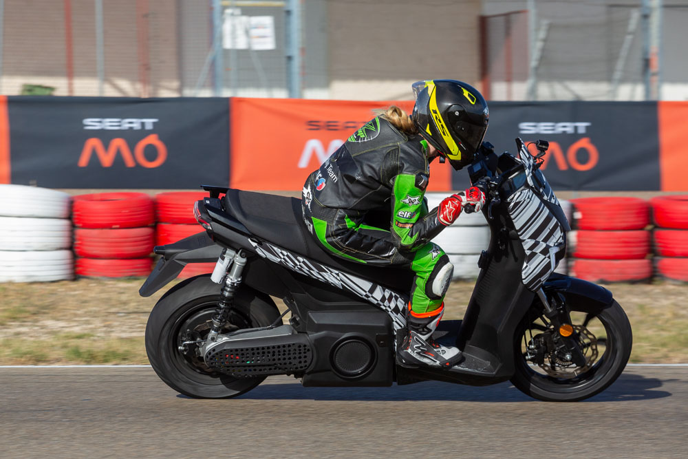 SEAT bate dos récords mundiales en sólo 48 horas 18 Motor16 SEAT MO 125 Performances biggest challenge the urban electric scooter achieves two Guinness World Records titles 16 HQ Motor16