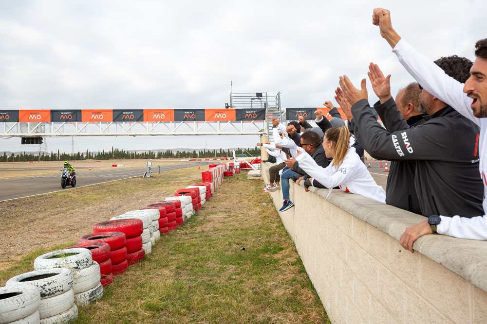 SEAT bate dos récords mundiales en sólo 48 horas 19 Motor16 SEAT MO 125 Performances biggest challenge the urban electric scooter achieves two Guinness World Records titles 17 HQ Motor16