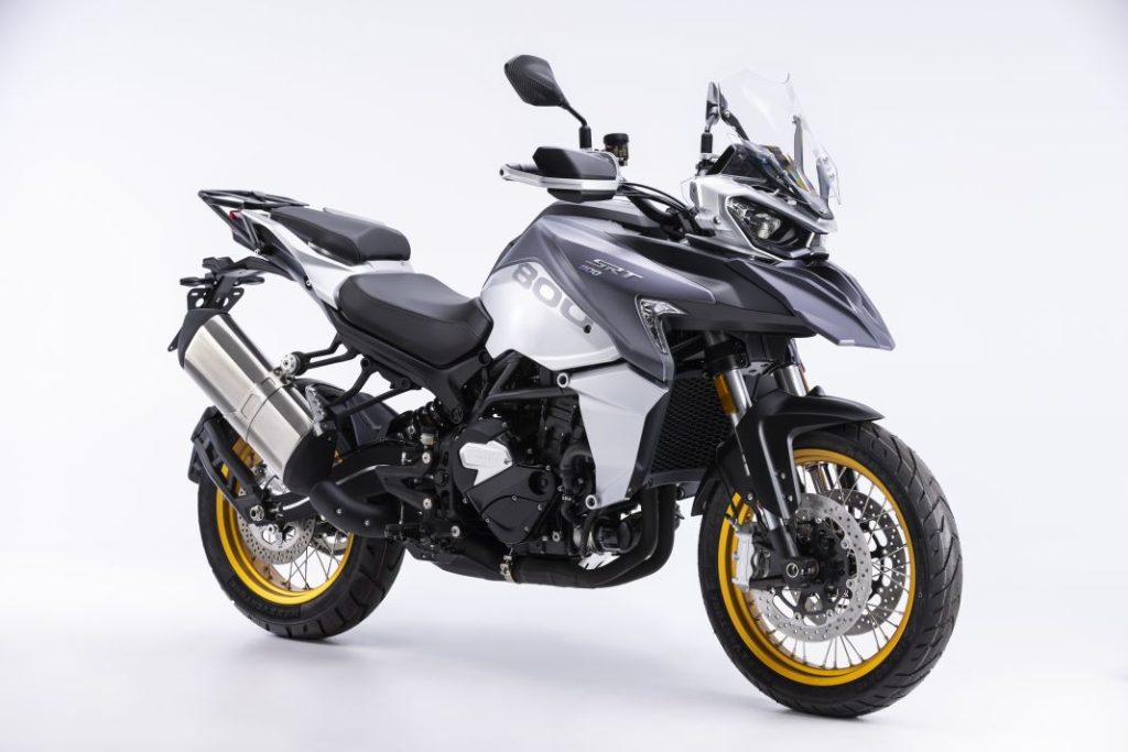 QJ MOTOR: Volvo se pasa a las motos 4 Motor16 QJ MOTOR SRT 800