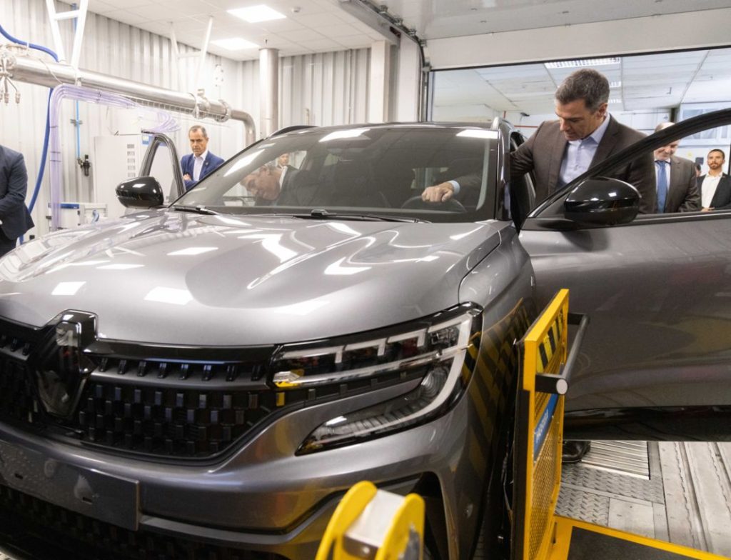 El Gobierno confirma el próximo Perte VEC: se convocará a comienzos de 2023 3 Motor16 Visita Pedro Sanchez Renault octubre 20223 1 Motor16