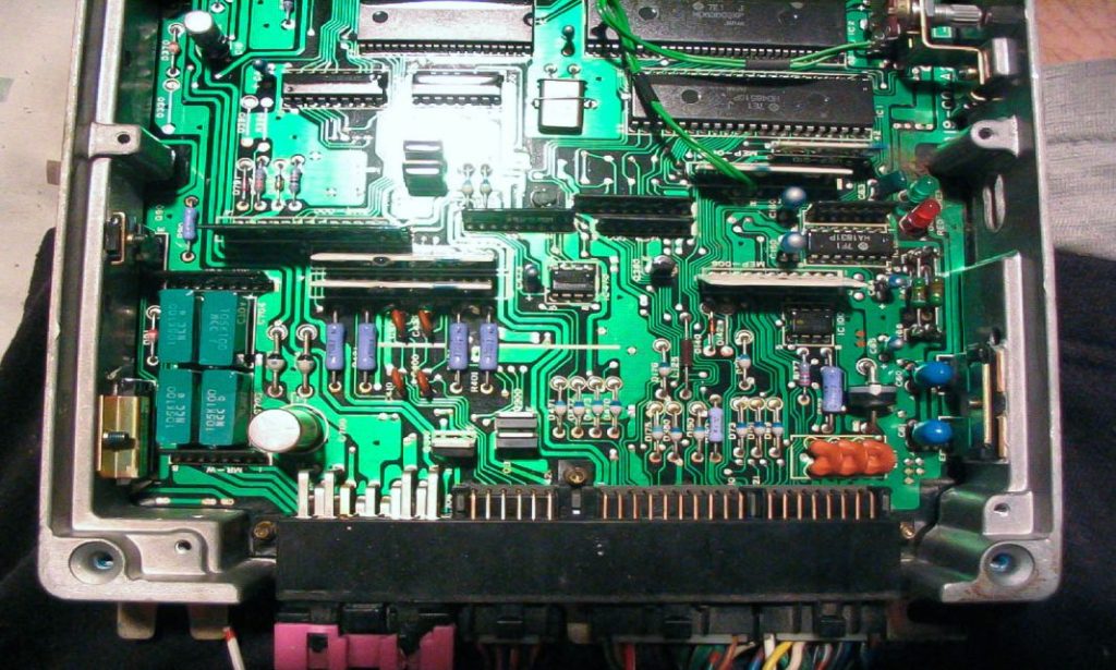 Este es el cerebro que controla tu coche 175 Motor16 sistema