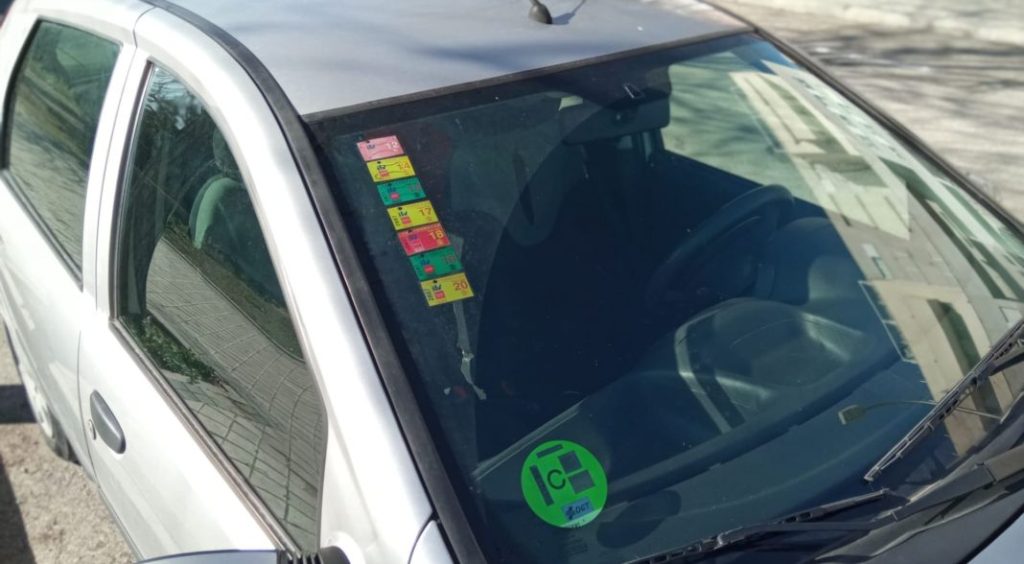 ¿Puedo pedir un duplicado de la pegatina de la DGT? 93 Motor16 normativa