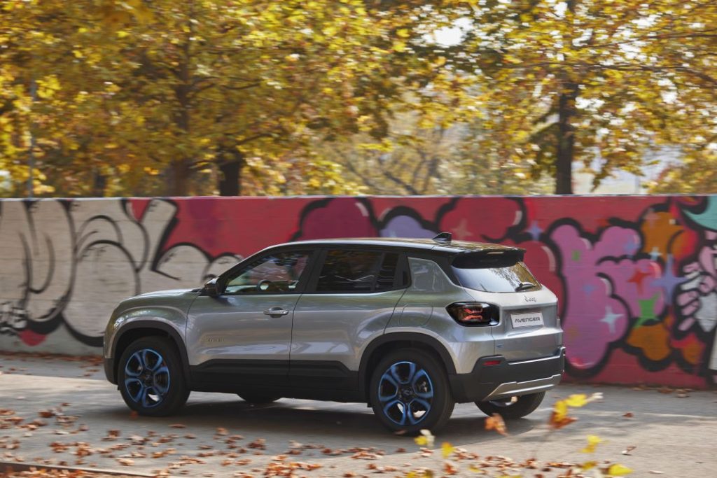 Nuevo Jeep Avenger Launch Edition; resérvalo online hasta el 30 de noviembre 9 Motor16 motor1603 jeepavengercustomized3 63498fa729e9d 634cffb56014f 1 Motor16