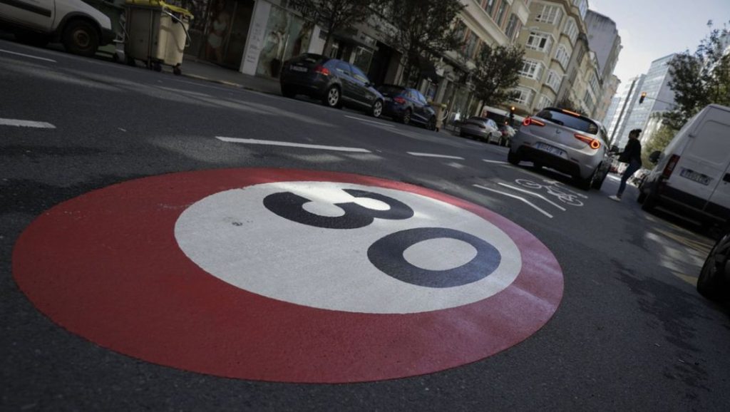 De radares escolares a ser los que más multas ponen. Incluso de noche 161 Motor16 velocidad 30 en ciudad Motor16