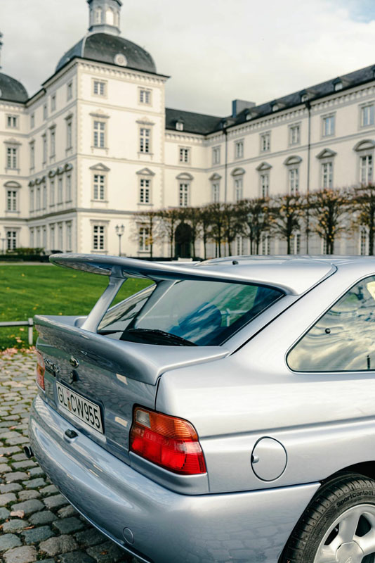 El último Ford Escort RS Cosworth busca hogar. Prepara la cartera 11 Motor16 1997 Ford Escort RS Cosworth 6 Motor16