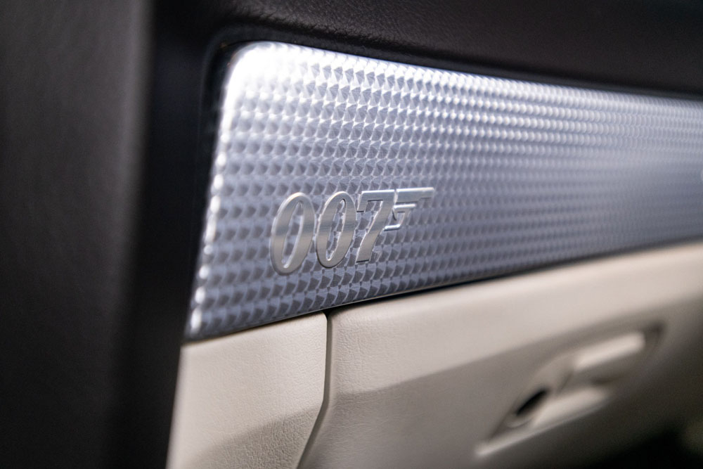 2003 ford thunderbird 007 edition 26 Motor16