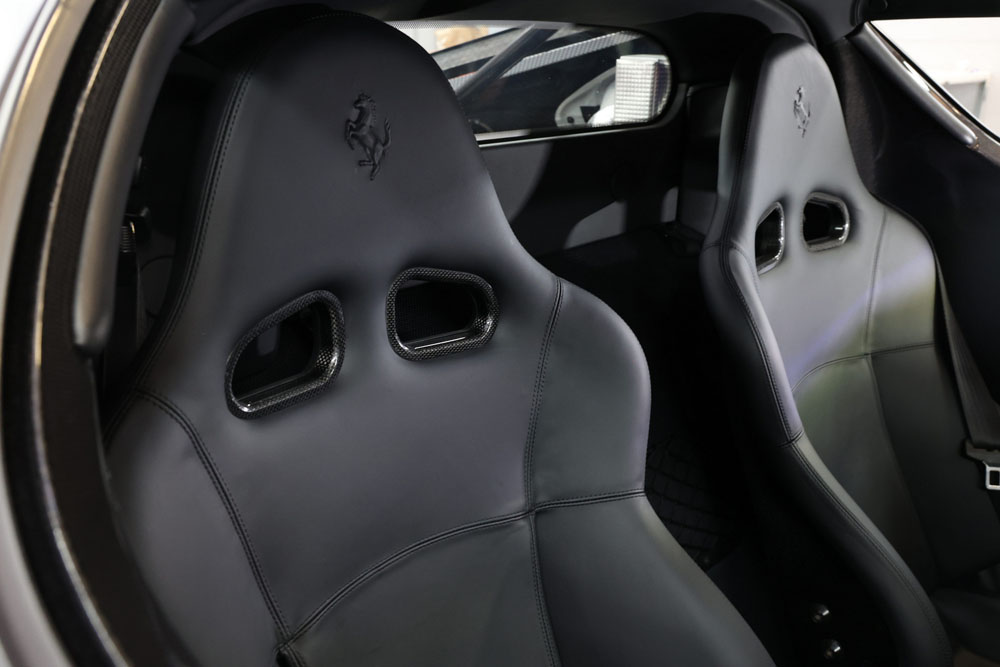 Este Ferrari Enzo es único. Y por eso cuesta una fortuna 31 Motor16 2004 Ferrari Enzo Nero Opaco 42 Motor16