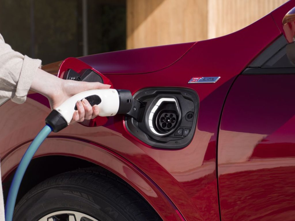 El coche híbrido enchufable que más se vende en Europa es español 2 Motor16 híbrido enchufable