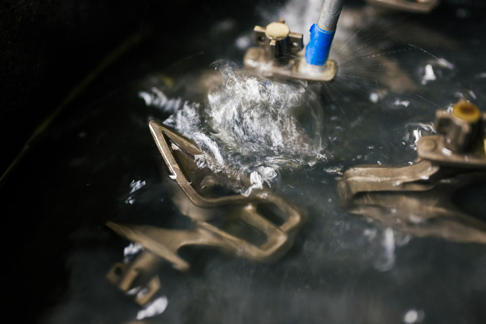 La artesanía que se esconde tras el emblema 'Flying B' de Bentley 10 Motor16 2022 Bentley Flying B 10 Motor16