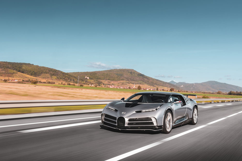 Otro Bugatti Centodieci sale de Molsheim a velocidad máxima: 380 km/h 8 Motor16 2022 Bugatti Centodieci Argent 4 1 Motor16