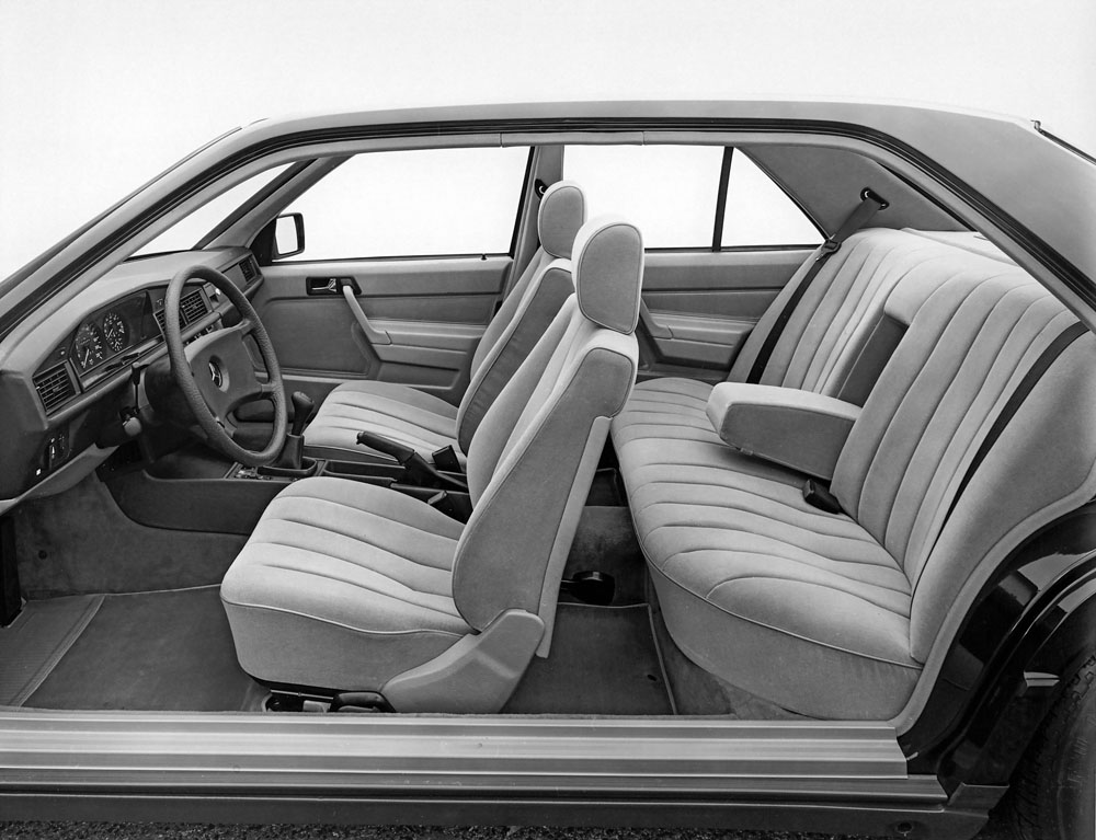 Mercedes-Benz 190: 40 años de la berlina que cambió a la marca 30 Motor16 2022 Mercedes benz 190 12 Motor16