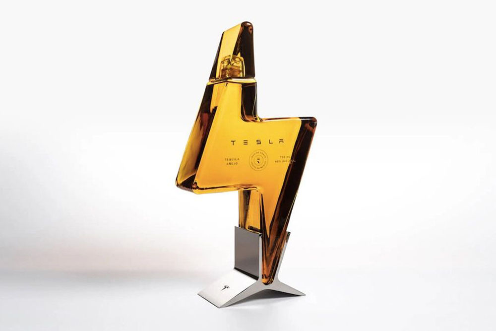 Botella Tesla Tequila. Imagen.