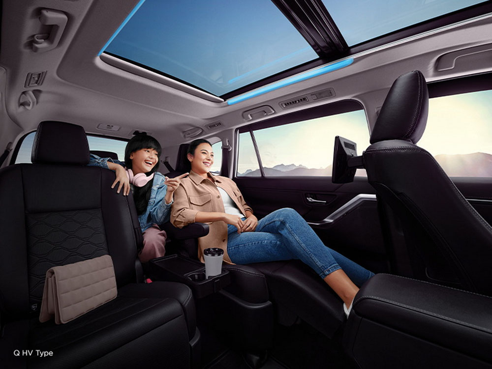 Toyota Innova Zenix. Imagen asientos traseros.