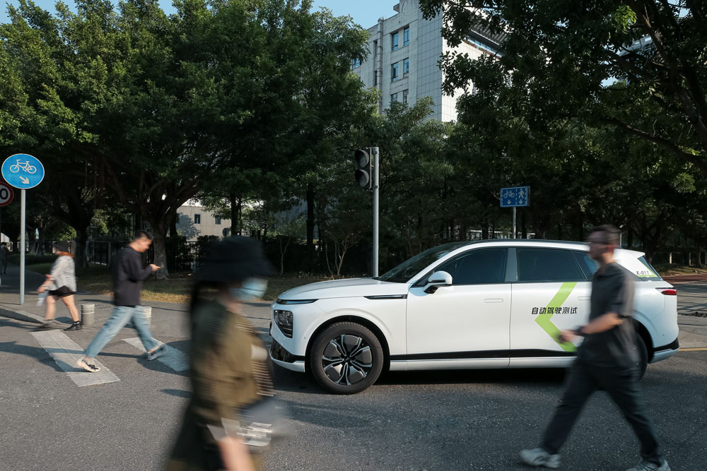 Xpeng ya tiene permiso para probar sus vehículos autónomos en la calle 1 Motor16 Xpeng G9. Imagen robotaxi.