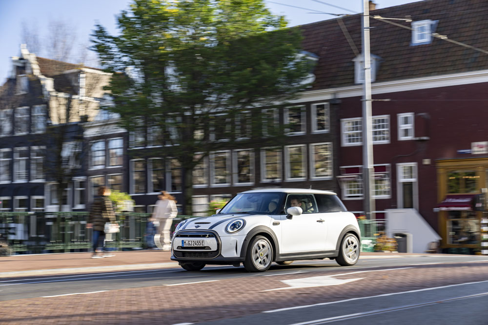 Mini Cooper SE: estrena edición especial Resolute Edition 11 Motor16 2022 mini cooper se resolute white 1 Motor16