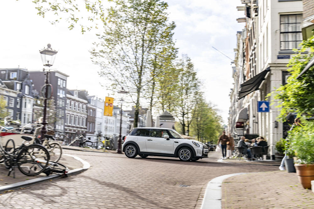 Mini Cooper SE: estrena edición especial Resolute Edition 19 Motor16 2022 mini cooper se resolute white 11 Motor16