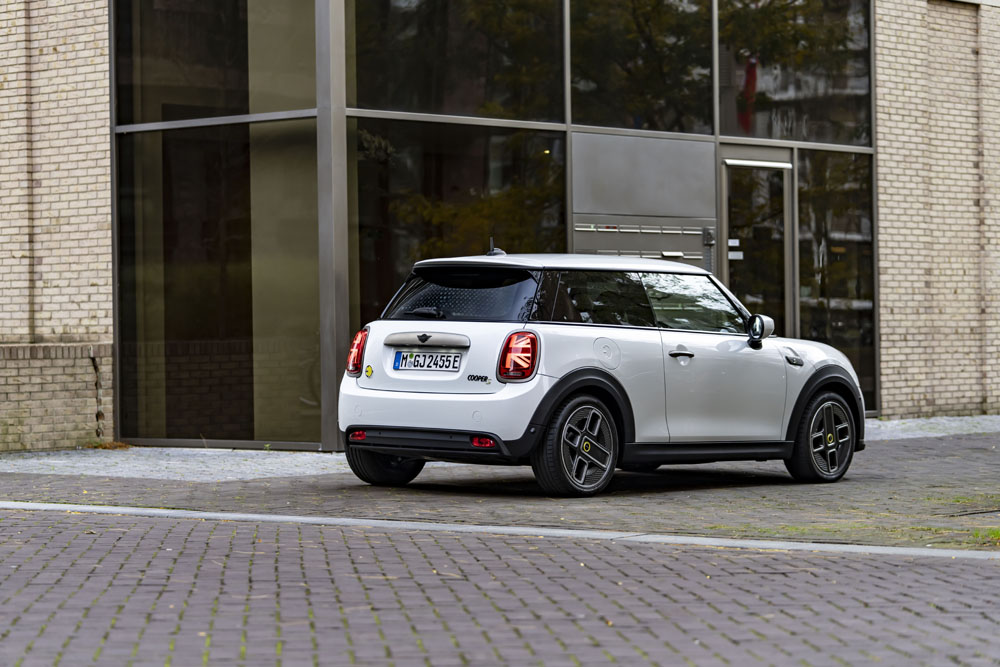 Mini Cooper SE: estrena edición especial Resolute Edition 8 Motor16 2022 mini cooper se resolute white 13 Motor16
