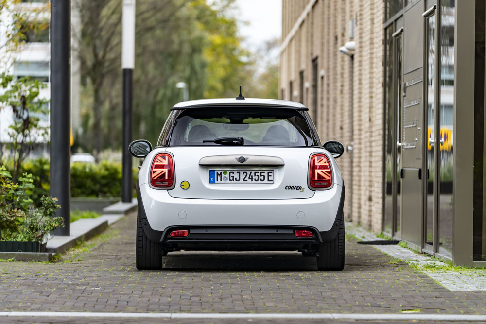 Mini Cooper SE: estrena edición especial Resolute Edition 9 Motor16 2022 mini cooper se resolute white 15 Motor16