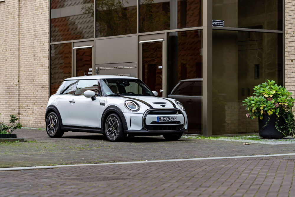 Mini Cooper SE: estrena edición especial Resolute Edition 5 Motor16 2022 mini cooper se resolute white 18 Motor16