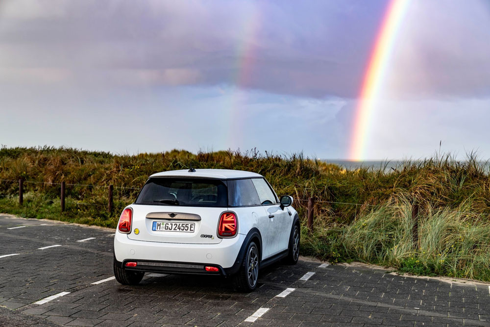 Mini Cooper SE: estrena edición especial Resolute Edition 6 Motor16 2022 mini cooper se resolute white 19 Motor16