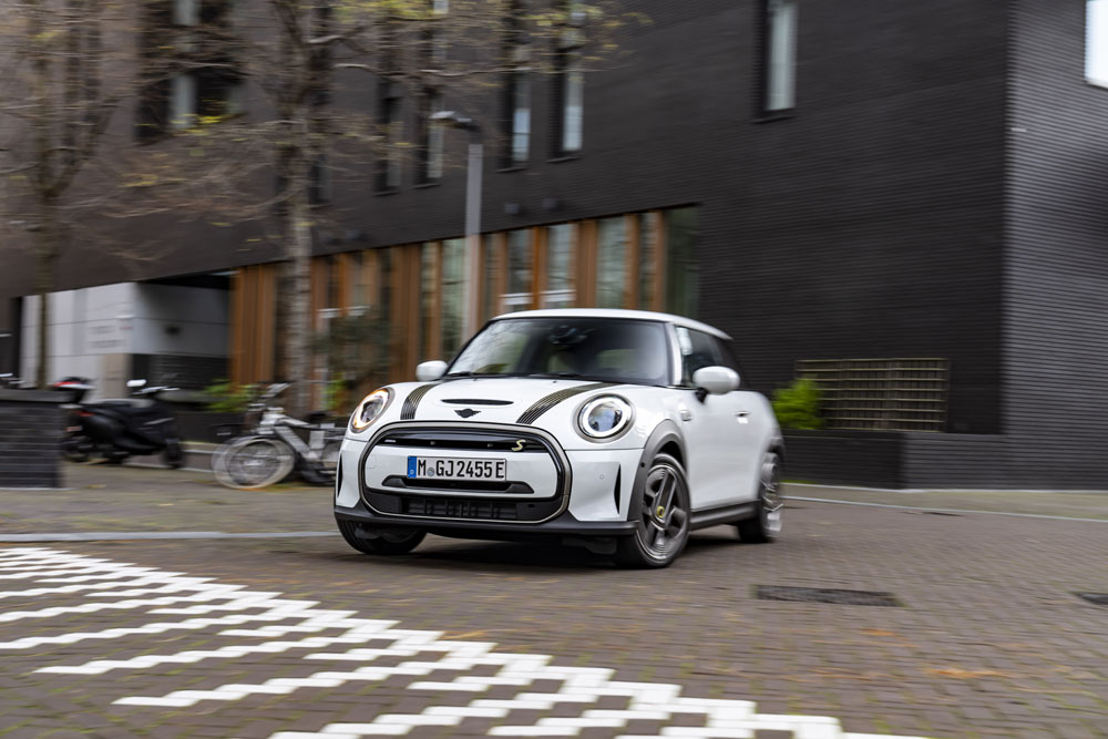 Mini Cooper SE: estrena edición especial Resolute Edition 12 Motor16 2022 mini cooper se resolute white 2 Motor16