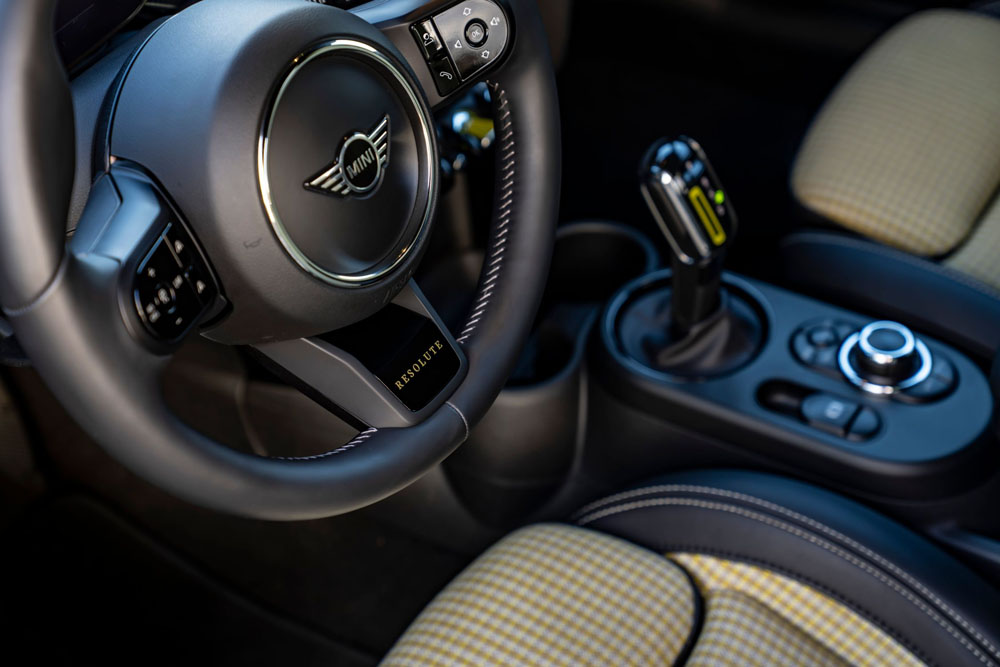 Mini Cooper SE: estrena edición especial Resolute Edition 3 Motor16 Mini Cooper SE Resolute Edition Nanuq White. Imagen interior.