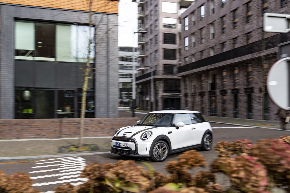 Mini Cooper SE: estrena edición especial Resolute Edition 14 Motor16 2022 mini cooper se resolute white 5 Motor16