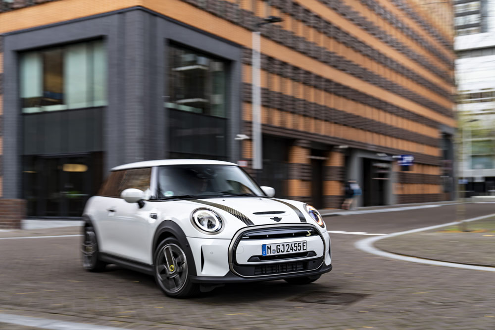 Mini Cooper SE: estrena edición especial Resolute Edition 16 Motor16 2022 mini cooper se resolute white 8 1 Motor16
