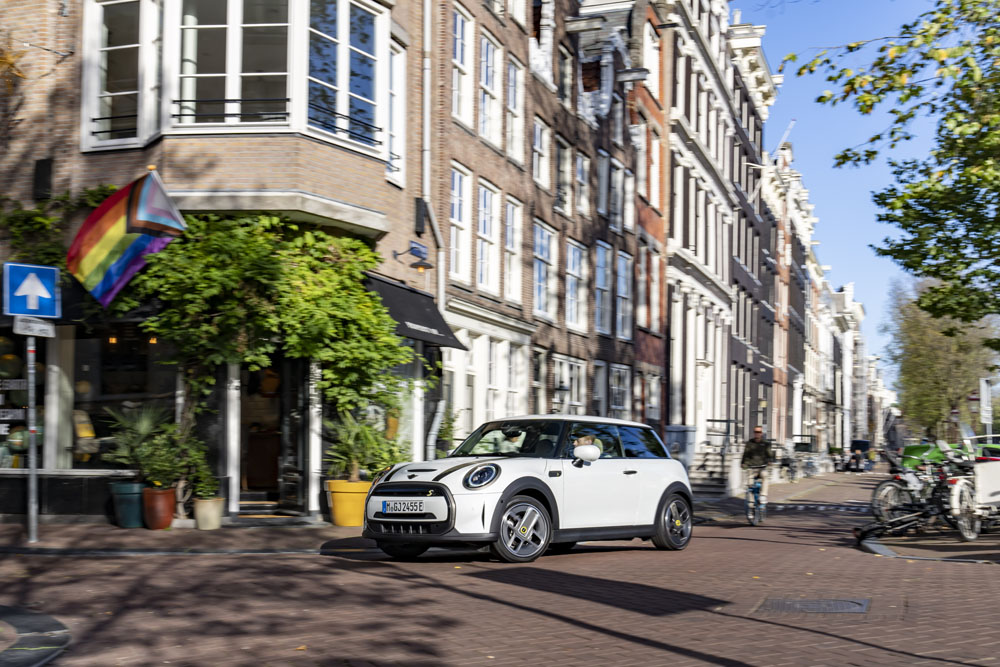 Mini Cooper SE: estrena edición especial Resolute Edition 17 Motor16 2022 mini cooper se resolute white 9 Motor16