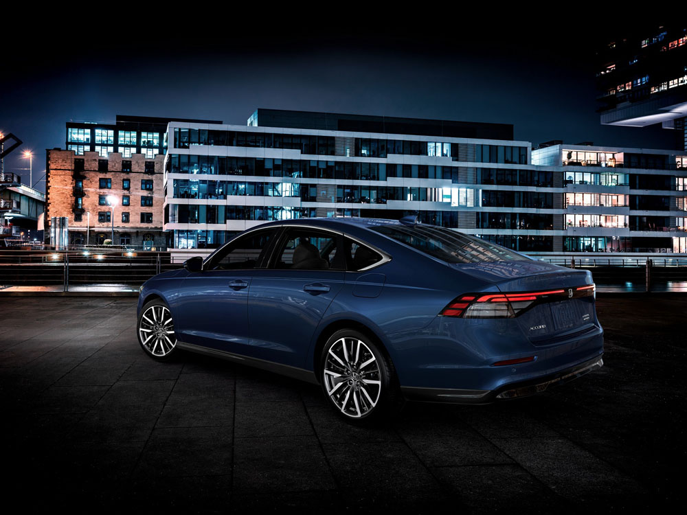 2023 Honda Accord. Imagen estática trasera.