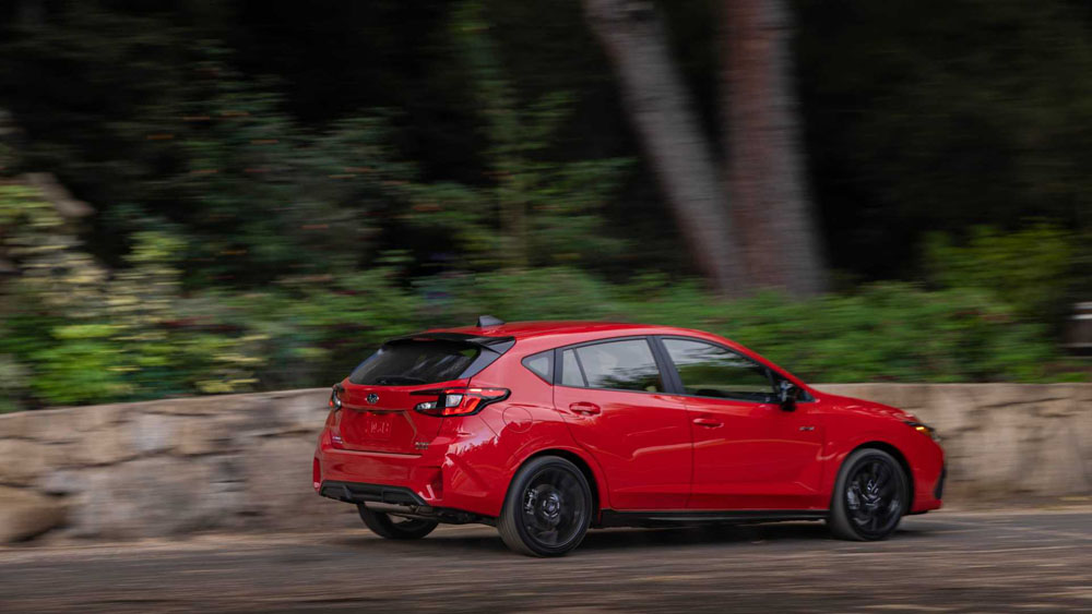 Subaru Impreza: esta es su sexta generación 2 Motor16 2023 Subaru Impreza. Imagen movimiento lateral.