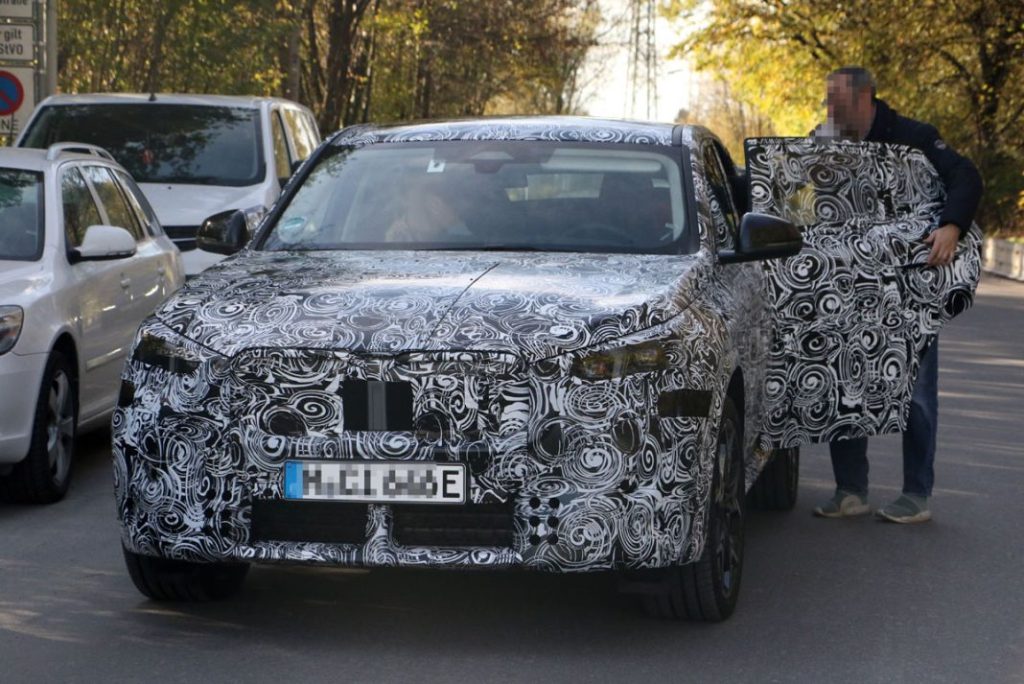 BMW iX2, las primeras fotos del nuevo eléctrico alemán 4 Motor16 BMW iX2 1 Motor16