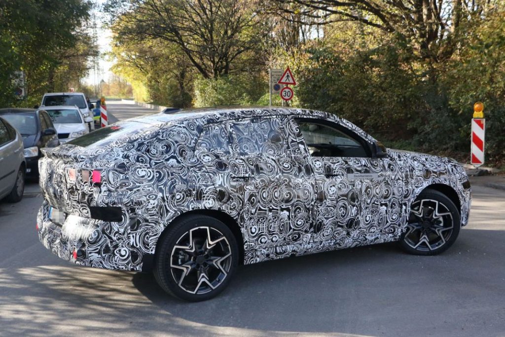 BMW iX2, las primeras fotos del nuevo eléctrico alemán 14 Motor16 BMW iX2 11 Motor16