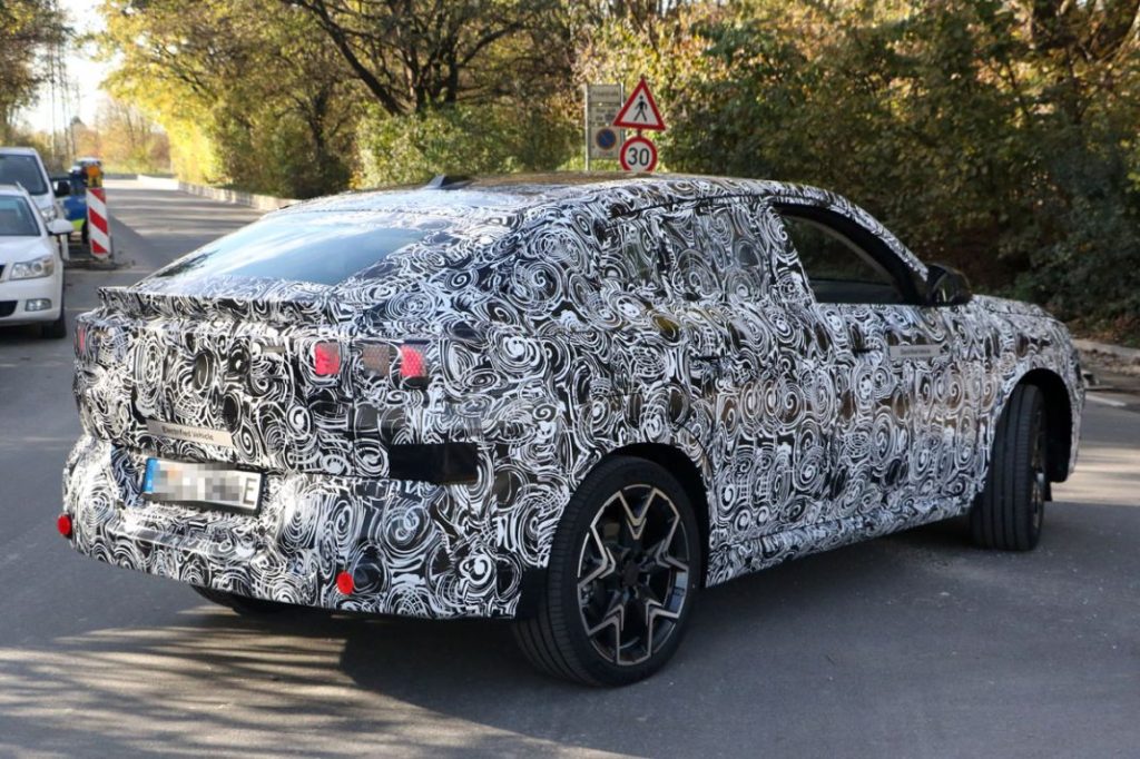 BMW iX2, las primeras fotos del nuevo eléctrico alemán 16 Motor16 BMW iX2 13 Motor16