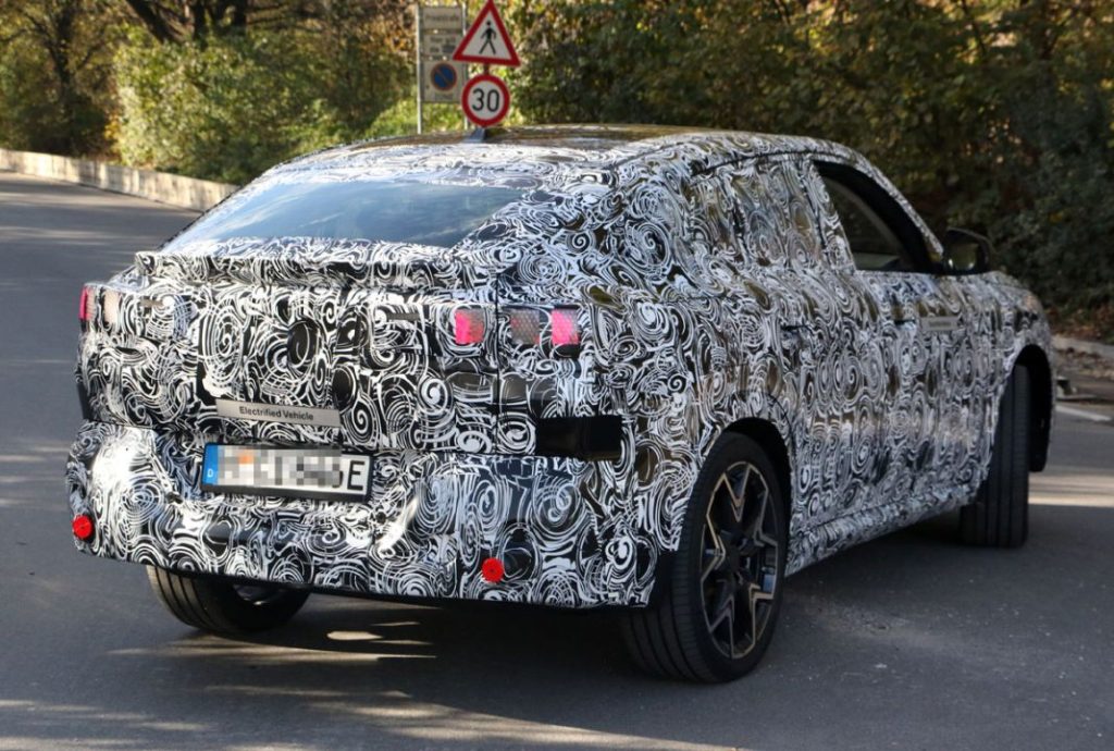 BMW iX2, las primeras fotos del nuevo eléctrico alemán 17 Motor16 BMW iX2 14 Motor16