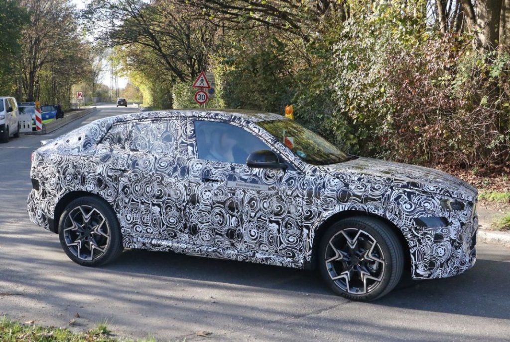 BMW iX2, las primeras fotos del nuevo eléctrico alemán 11 Motor16 BMW iX2 8 Motor16