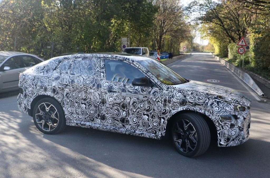 BMW iX2, las primeras fotos del nuevo eléctrico alemán 12 Motor16 BMW iX2 9 Motor16