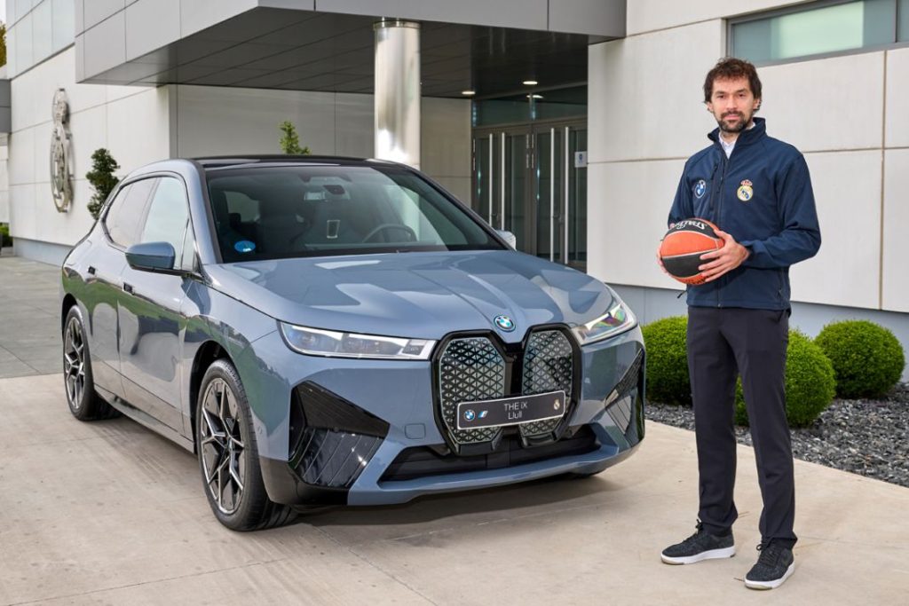 Los nuevos coches del Real Madrid: todos BMW 100% eléctricos 13 Motor16 LLull5BMW Real Madrid Motor16