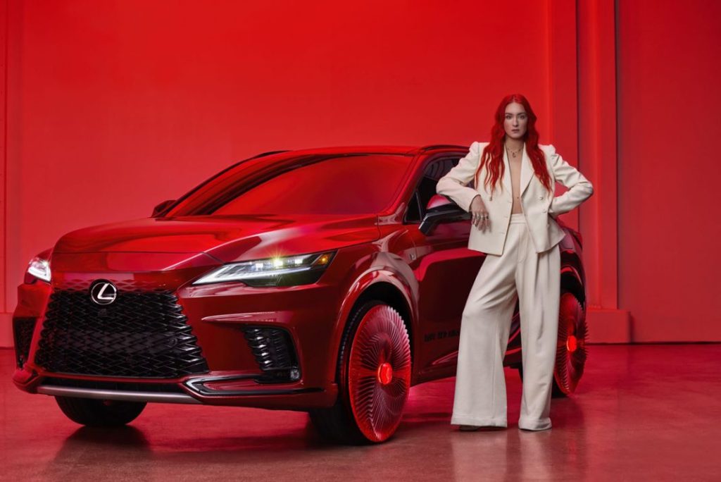 El Lexus RX lo apuesta todo al rojo 2 Motor16 Lexus Harris Reed1 Motor16