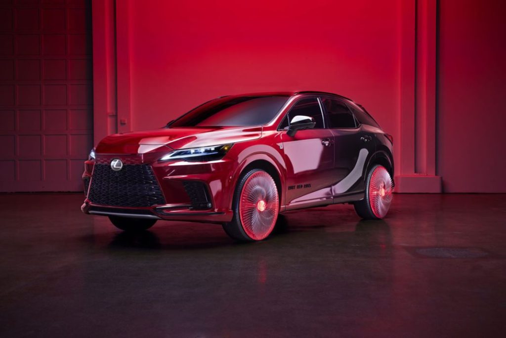 El Lexus RX lo apuesta todo al rojo 4 Motor16 Lexus Harris Reed3 1 Motor16