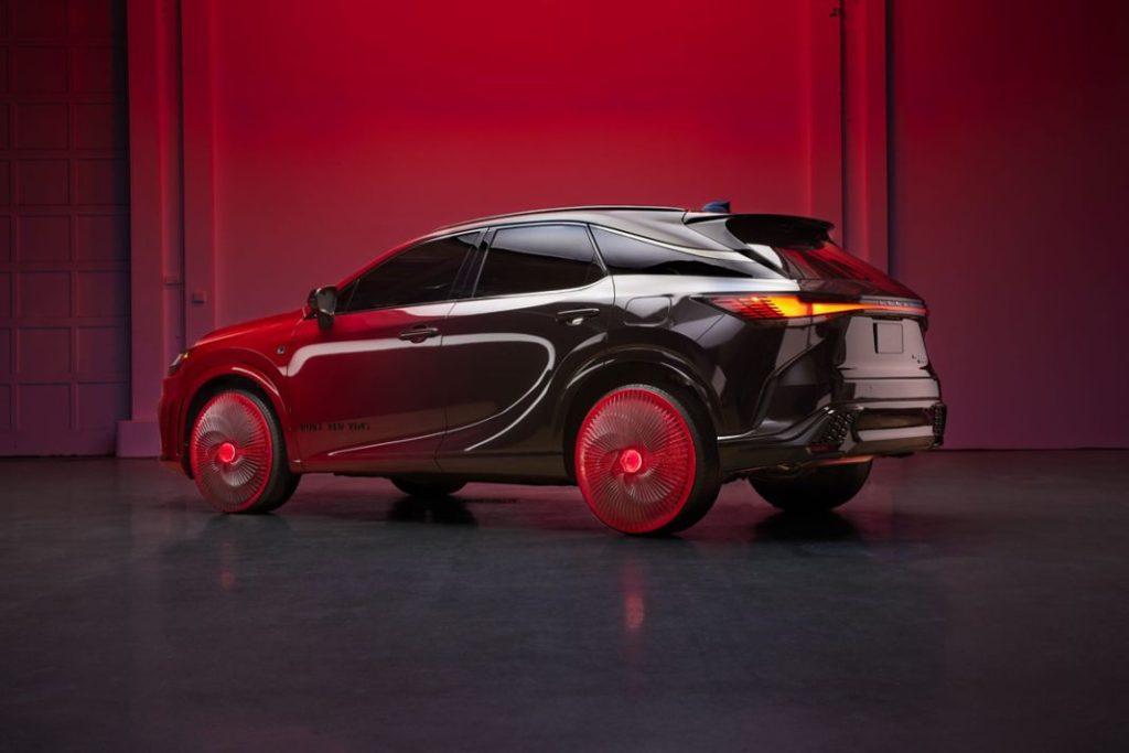 El Lexus RX lo apuesta todo al rojo 5 Motor16 Lexus Harris Reed4 Motor16
