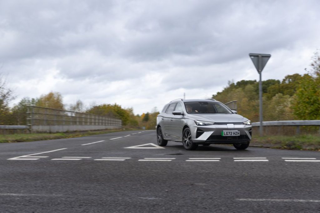 El nuevo MG5 EV ya tiene precios para el mercado español 7 Motor16 MG5EV017 Motor16