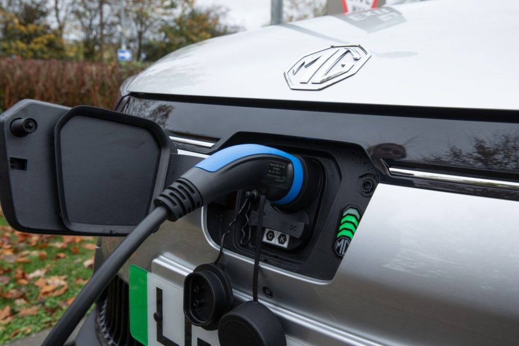 El nuevo MG5 EV ya tiene precios para el mercado español 15 Motor16 MG5EV043 Motor16