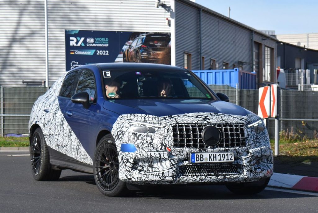 El Mercedes GLC Coupé más radical ya está en la carretera 16 Motor16 Mercedes AMG GLC63 Coupe 14 Motor16