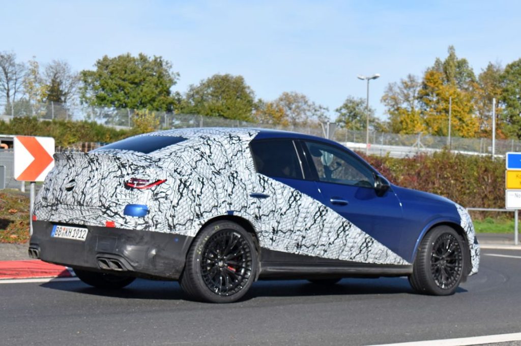 El Mercedes GLC Coupé más radical ya está en la carretera 20 Motor16 Mercedes AMG GLC63 Coupe 18 Motor16