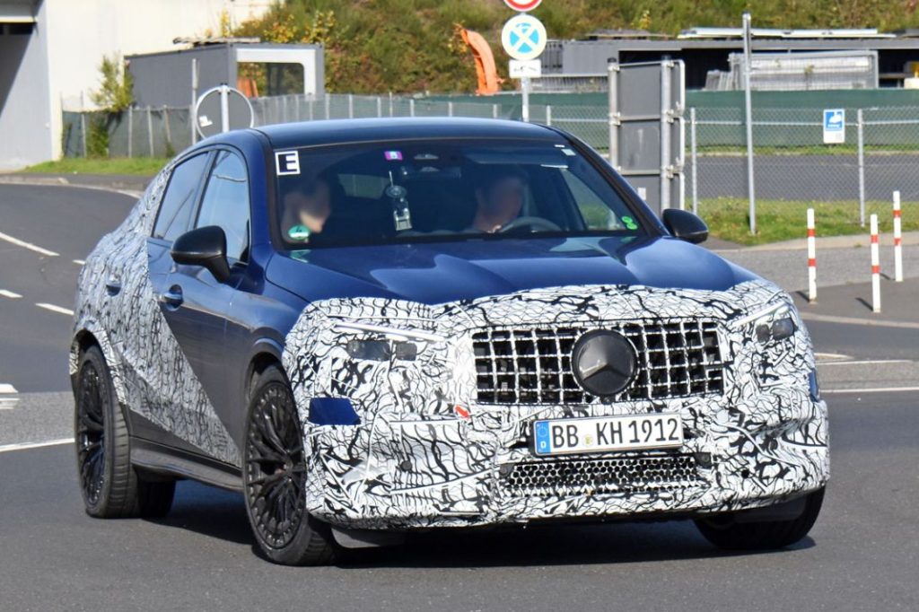 El Mercedes GLC Coupé más radical ya está en la carretera 5 Motor16 Mercedes AMG GLC63 Coupe 3 Motor16