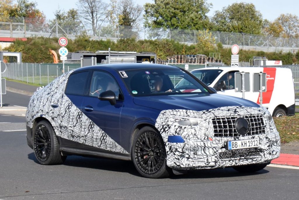 El Mercedes GLC Coupé más radical ya está en la carretera 6 Motor16 Mercedes AMG GLC63 Coupe 4 Motor16