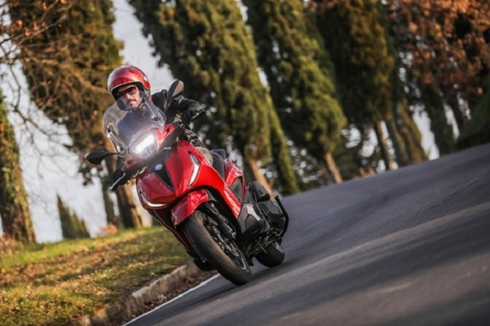 ¿Puedo llevar un niño en la moto o me multará la DGT? 1 Motor16 moto