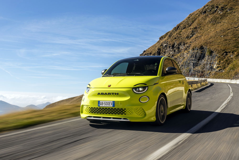 New Abarth 500e 10 Motor16